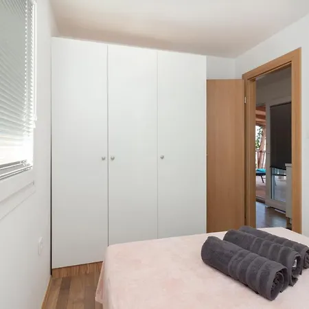 Mobile Sea Shell Nyaraló Pašman