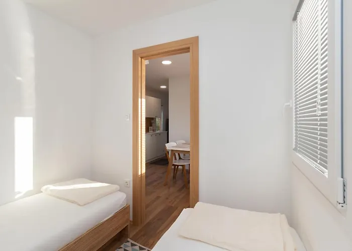 Mobile Sea Shell Holiday home Pasman